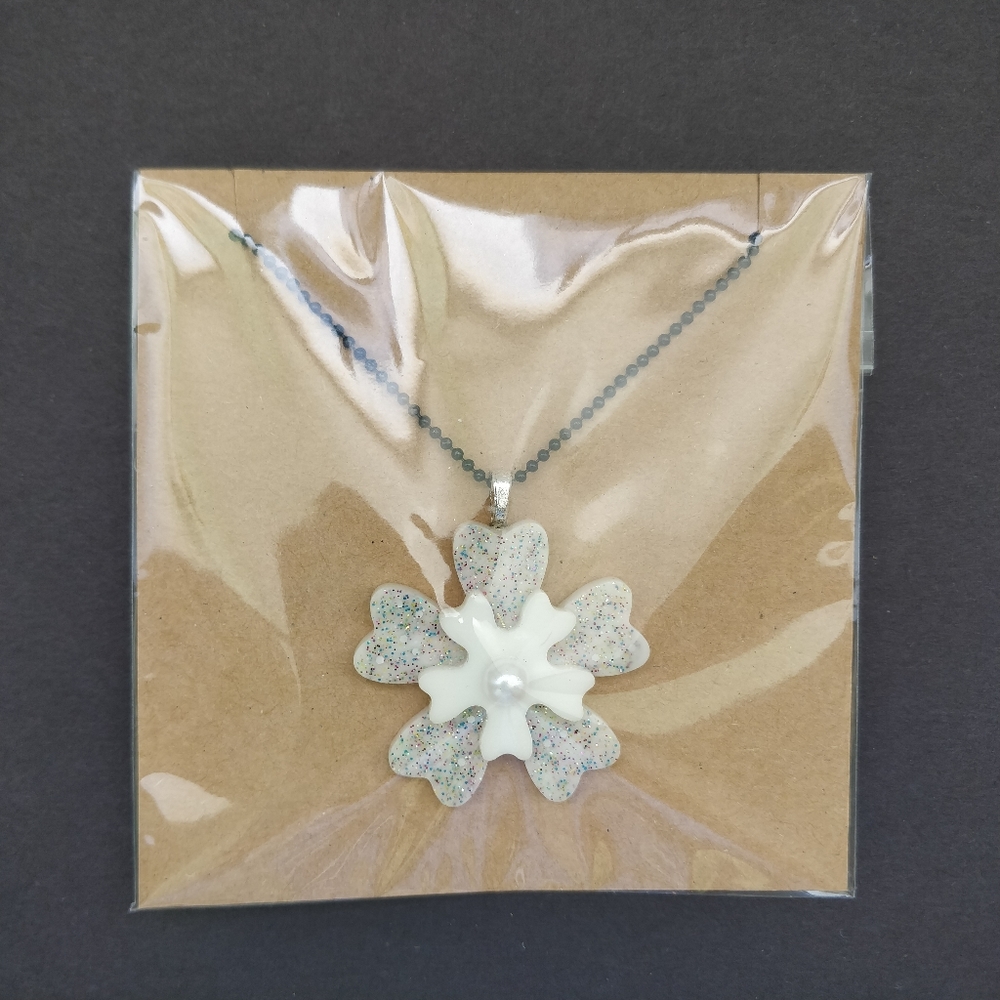 White Flower Resin Glitter Necklace